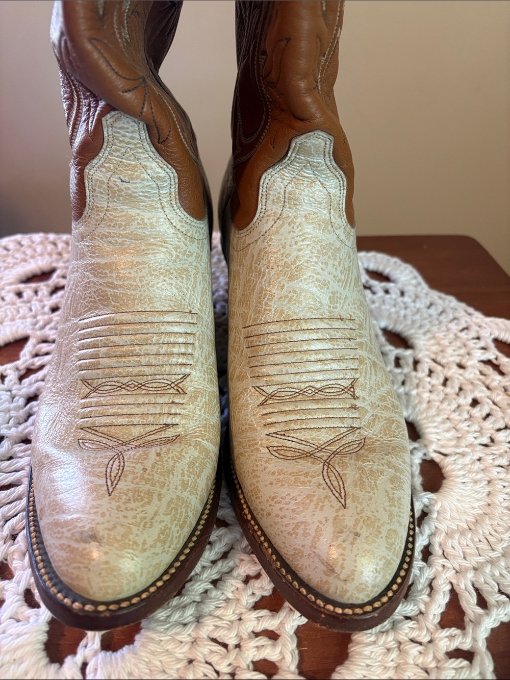 Vintage J. Chisholm Western Cowboy Boots Women's Two-Tone Brown & Cream Size 7.5 - Picture 2 of 5